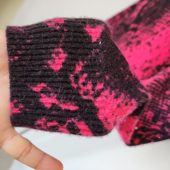 Antonio Melani 100% Cashmere Animal/Snake Printed Crew Sweater Pink Black - Picture 4 of 7